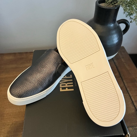 FRYE Slip-On (IVY) - Picture 2 of 7